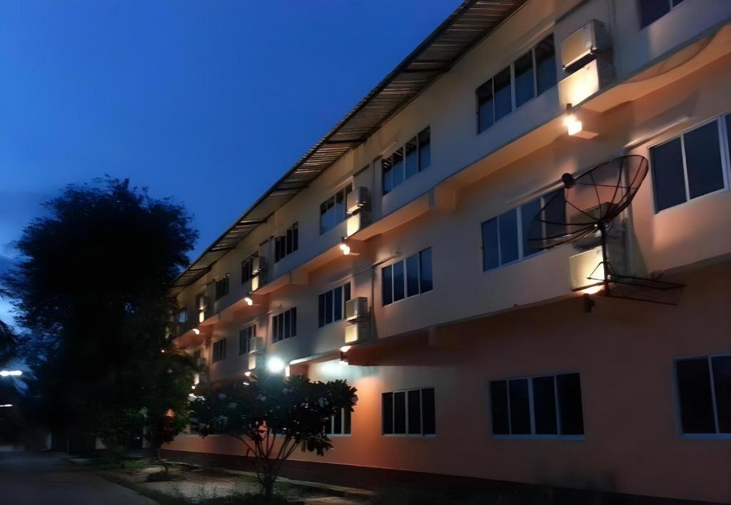 Bussarakam Place Hotel Chanthaburi Exterior foto
